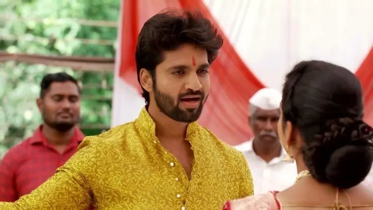 Arjun Is Mesmerised to See Appi | Appi Amchi Collector 