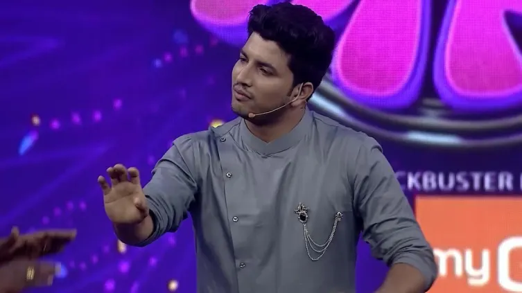 Binu Adimali's rib-tickling performance - Mr and Mrs 