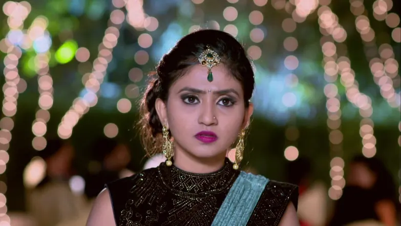 Parimala worries about Padma's stolen necklace - Gattimela Episode 10