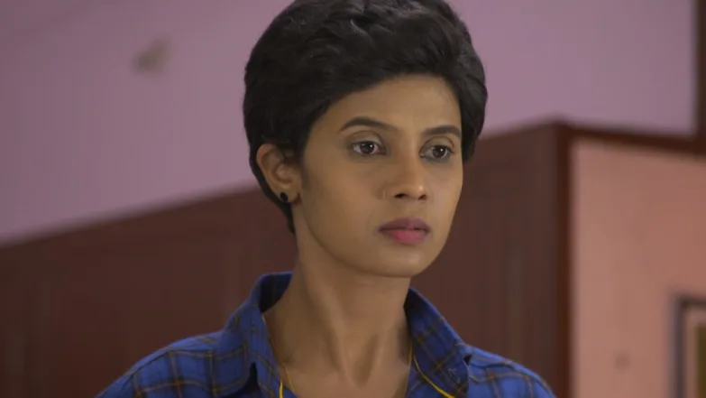 Chaitanya gifts Surya a sari - Suryakantham Episode 24