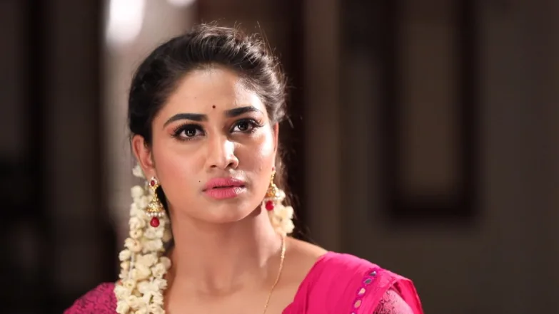 Anuradha to fight a high-profile case - Rettai Roja Episode 9