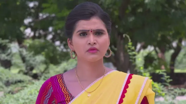Archana likes Madhav - Radhamma Kuthuru Episode 12