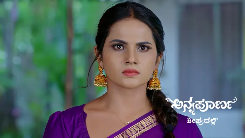 Vedavathi Adorns Akshaya with a Sacred Nose Ring Episode 1205