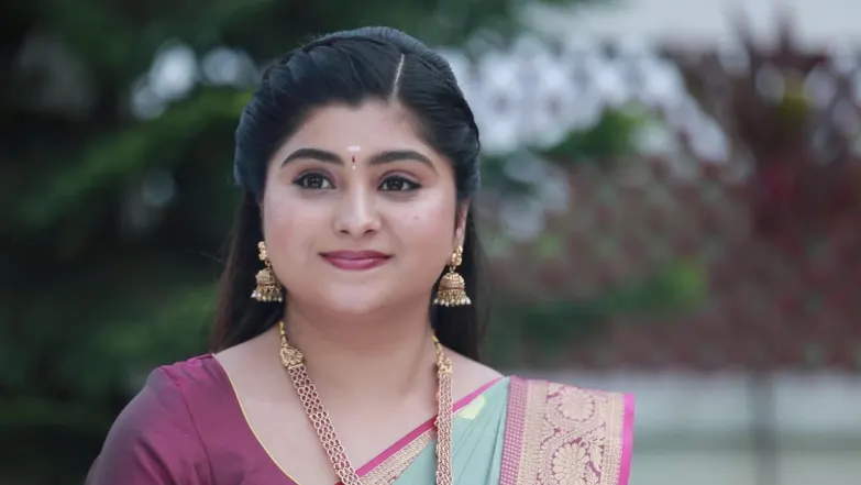 Jhansi Devi Witnesses Sesharatnam's Arrest Episode 321