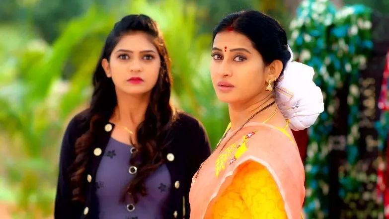 Kalyani Throws Colour on Showrya Episode 16