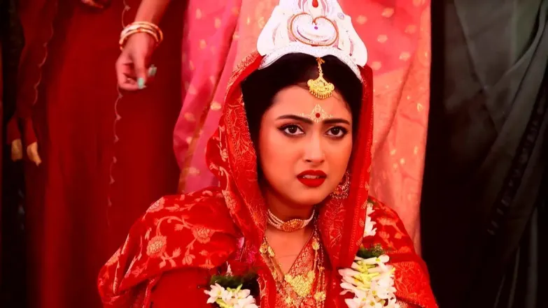 Maumita Gets Shocked on Seeing Parna Episode 17