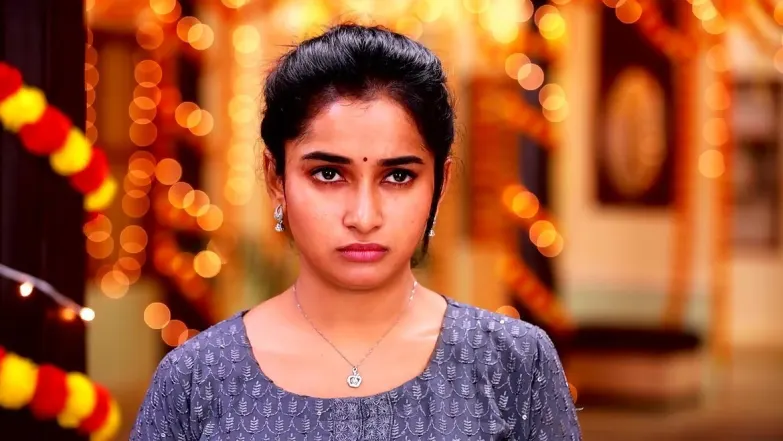 Will Indira Accompany Kavya? Episode 21
