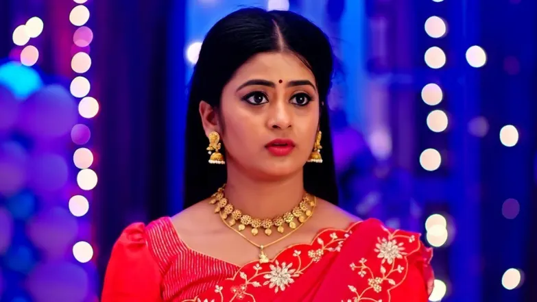 Mithra Asks Lakshmi to Dance with Him Episode 22