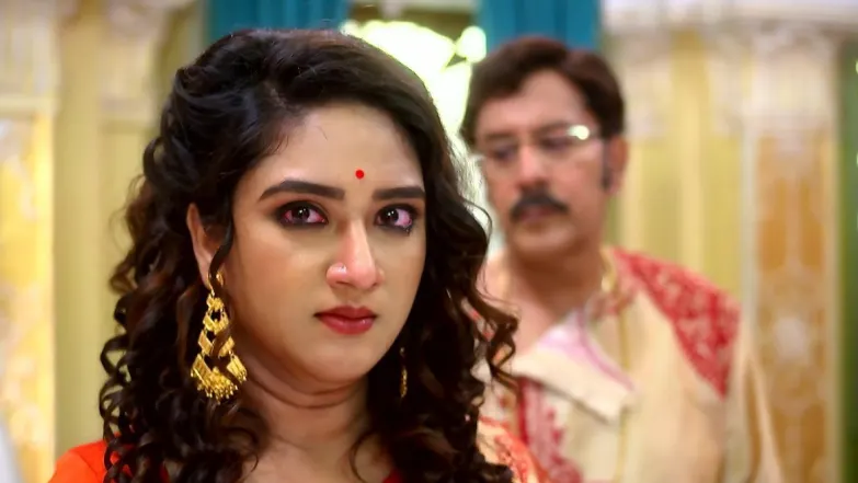 Jamuna Plays the Dhol in 'Sandhi Puja' Episode 8