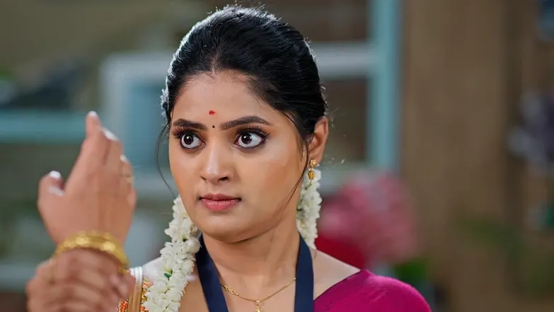 Mythili Threatens Janaki’s Family to Pay EMIs Episode 5