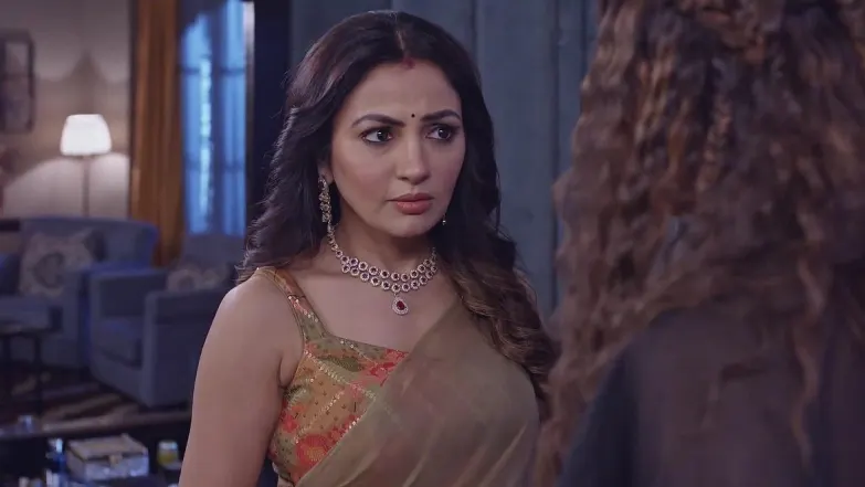 Monisha Tells Deepika Her Plan | Kumkum Bhagya 
