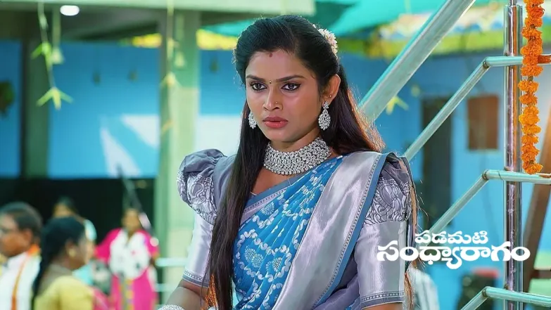 Srinu Makes Aadhya Apply Colour to Him Episode 523