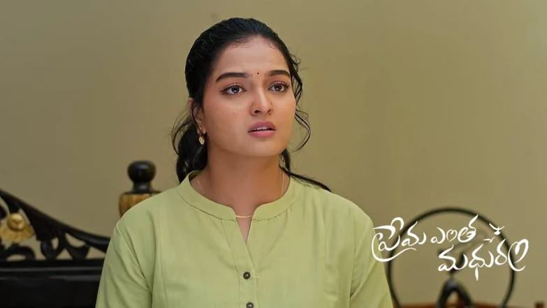 Gowri Is Shocked to Wake up Next to Shankar Episode 1301