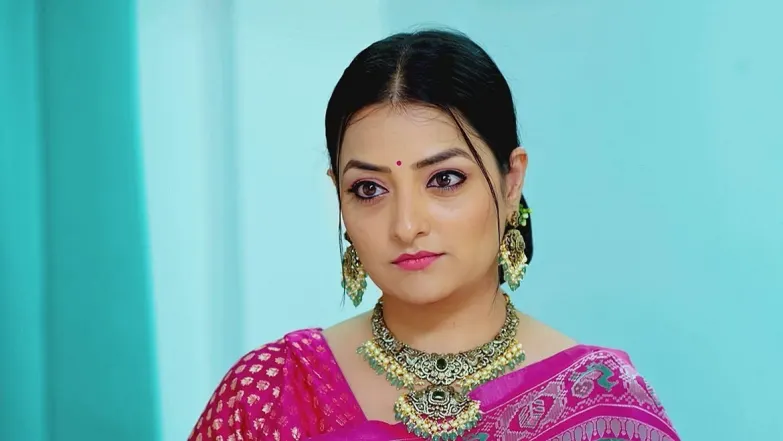 Kaveri Gives Her Handprint Episode 11