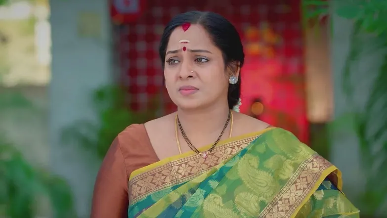 Abhirami Takes a Word from Deepa's Parents | Karthigai Deepam 