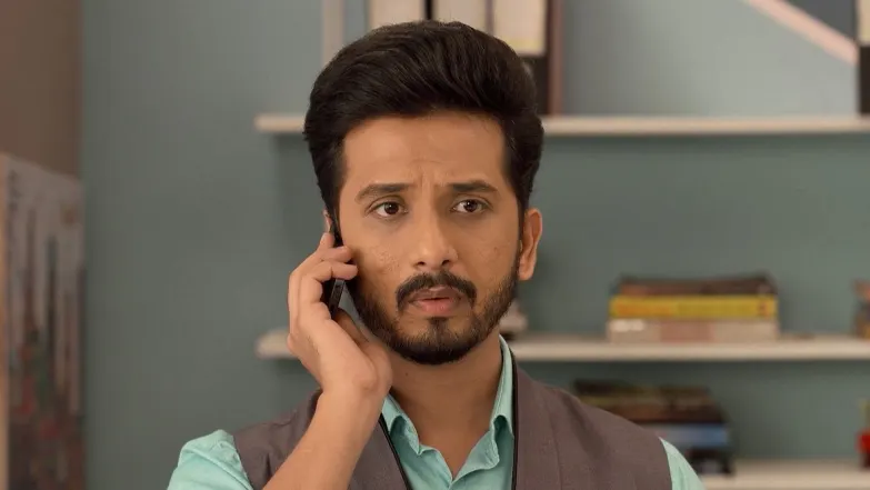 Raghu Scolds Radhika Episode 14