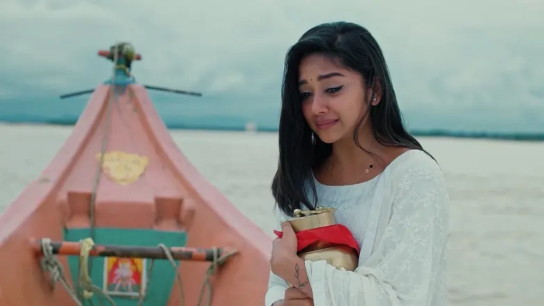 Aankhi Tearfully Hugs Janoki Episode 13