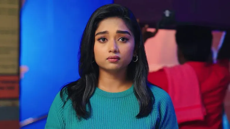 Ayanna Eludes Aankhi and Flees to the Station Episode 20