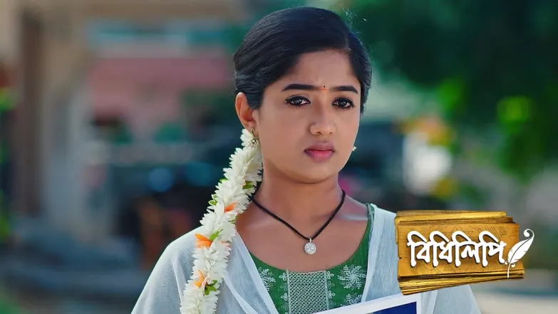 Bijoy Explains the Importance of Voting to Aankhi Episode 44