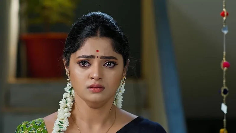 Mythili Falls at the Feet of Angry People and Begs Episode 4