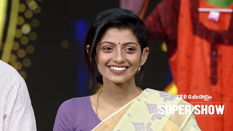 Shruthi Rajnikanth Performs a Comedy Skit Episode 17
