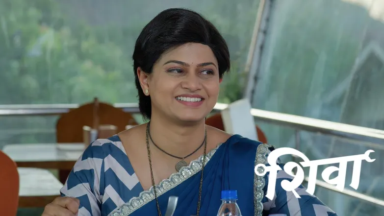 Seeta and the Women Have Fun at the Pool Episode 405