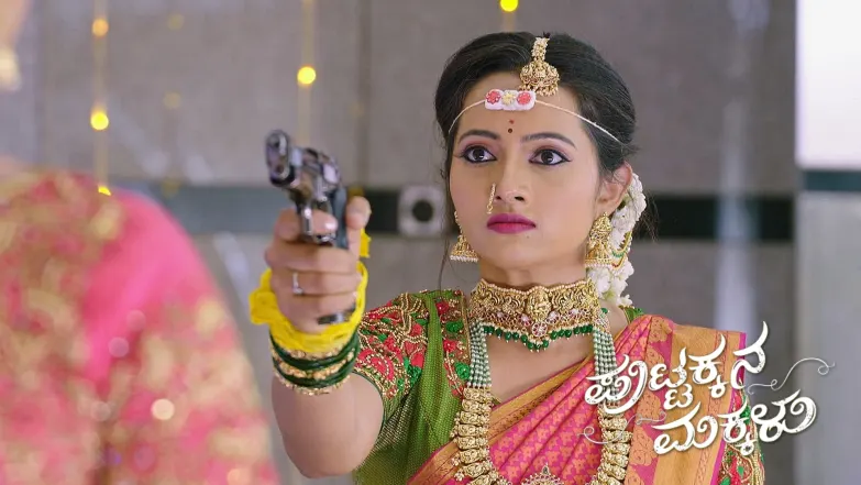 Radha Holds Sneha at Gunpoint Episode 977