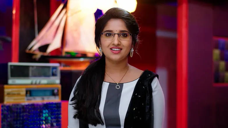 Anand Saves Chaitra from a Fall Episode 39