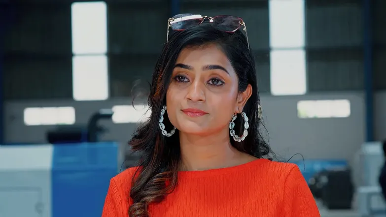 Akhilandeshwari Makes Venkatesh Wear a Uniform Episode 3