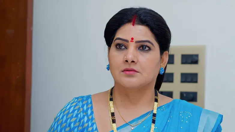Vasuki Frames Gayatri for Stealing Gold Episode 98