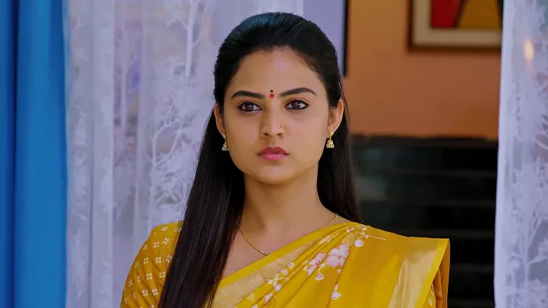 Radha and Giri's Family Exchange the 'Tambula' Episode 19
