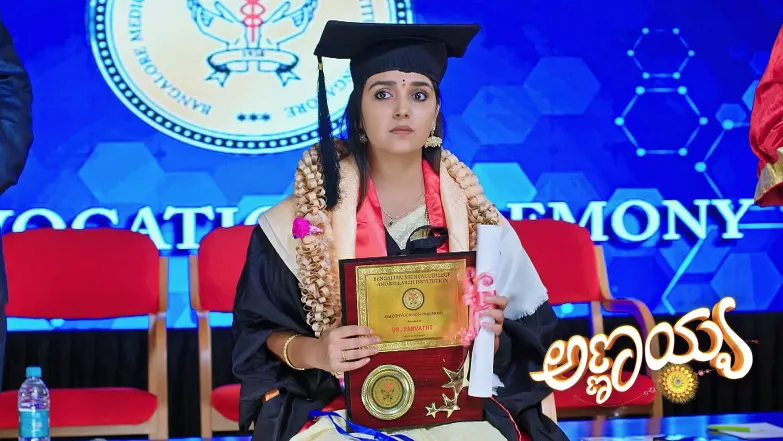Parvathi Is Honoured at the College Episode 207