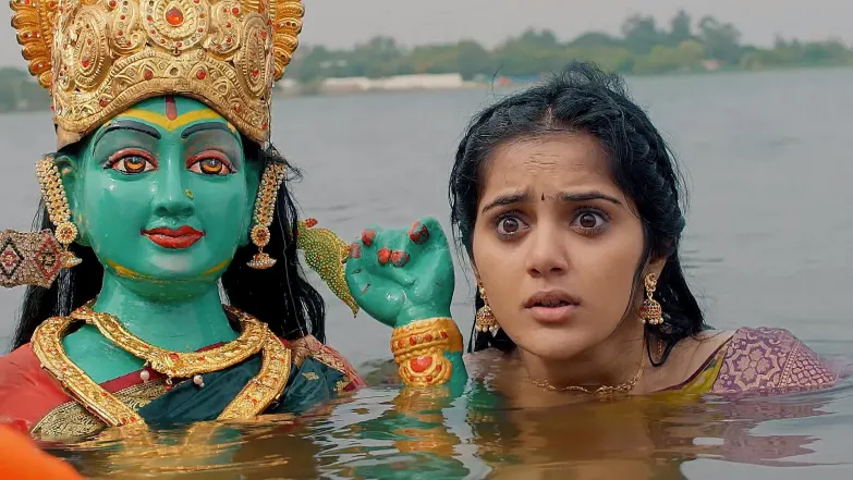 Sharanya Is Thrown into a Lake Episode 53
