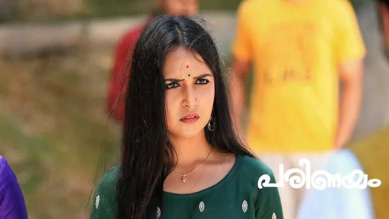 Vedanth Applies Vermilion to Amulya Episode 581