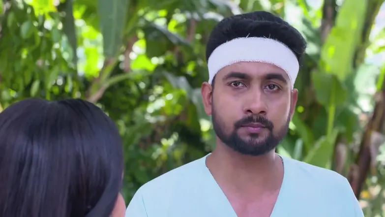Adi Flees through the Hospital's Back Door - Anondi 