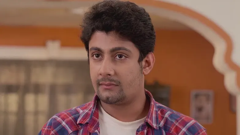 Aniket Wishes for a Private Moment with Shyamoli - Kon Gopone Mon Bheseche 
