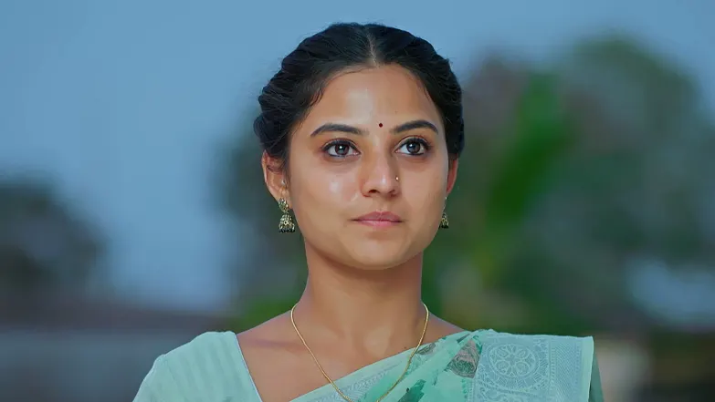 A Few Goons Attack Radha Episode 47