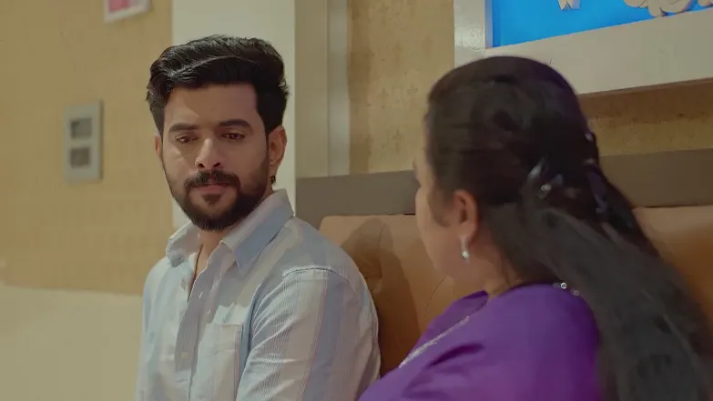 Deepak Tells Ambika about Padmavathy - Akale 