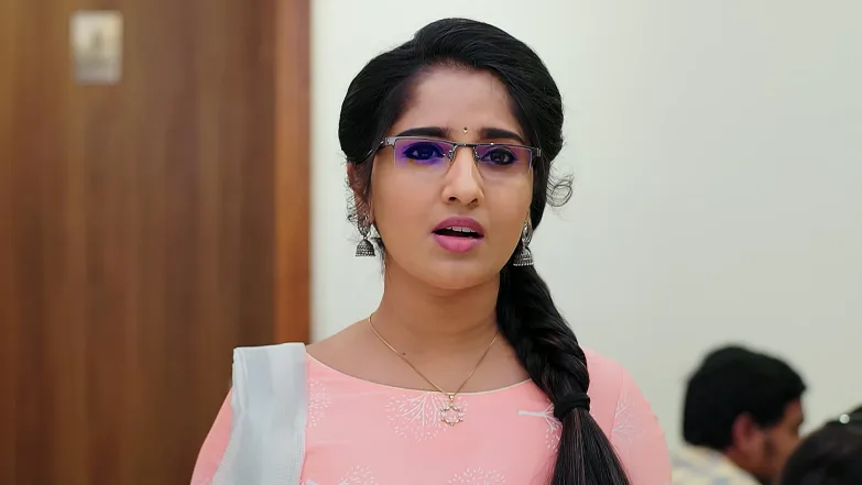Viraj Kisses the Hand of a Hotel Staff Episode 86