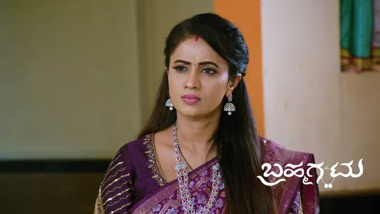 Soundharya Tries to Snatch the Idol from Deepa Episode 278