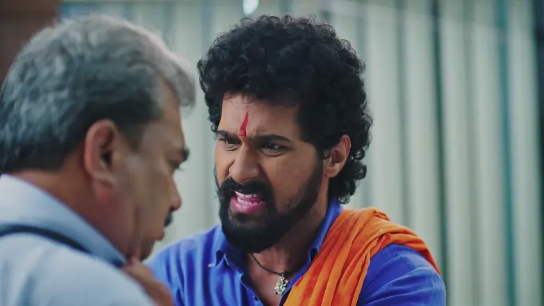 Surya Gets Angry at the College Administrator - Lakhat Ek Amcha Dada 