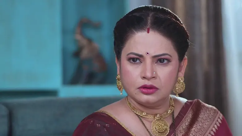 The News about Sarang and Savali Enrages Bhairavi - Savalyachi Janu Savali 