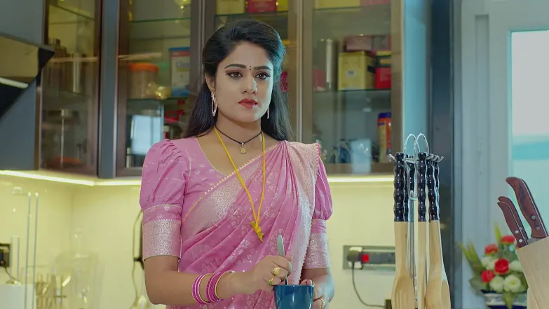 Jagriti Secretly Beats Up Menon's Spy Episode 40