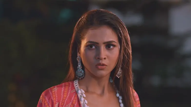 Ved Finds Saru's Broken Bangles - Saru 