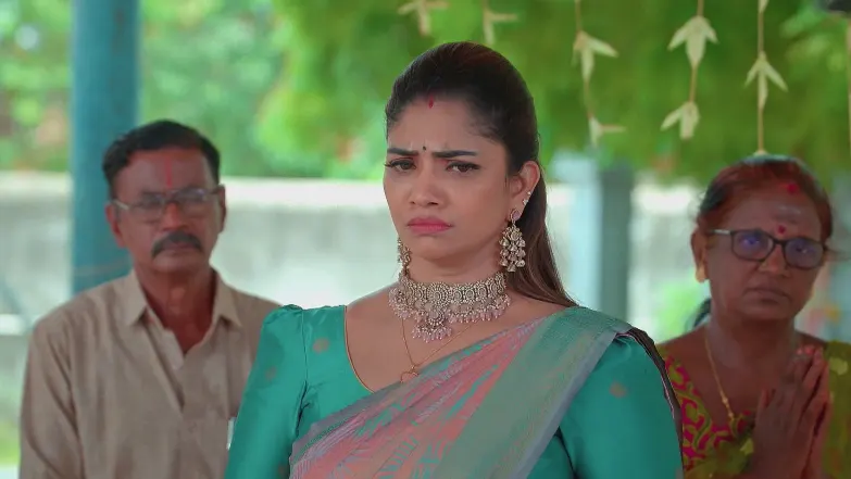 Revathi Foils Chandrakala's Plan - Karthigai Deepam 