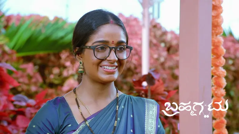 Deepa Showcases Her Tailoring Skills Episode 285