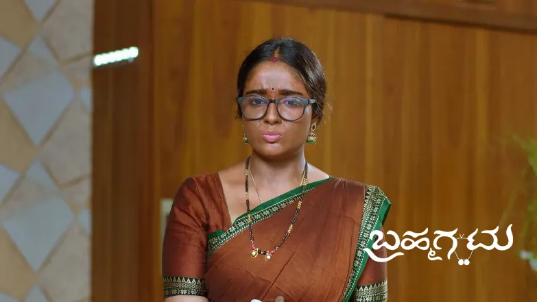 Deepa Uses Soundharya's Photo to Promote Her Shop Episode 288