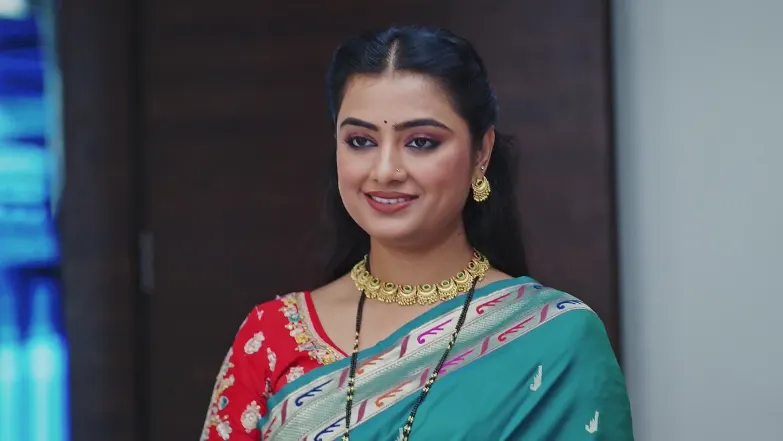 Tejashree Feels Dizzy after Drinking the Milk - Lakhat Ek Amcha Dada 
