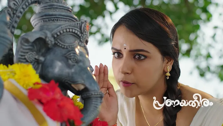 Geetha Demands Money from Kanakaratnam Episode 2