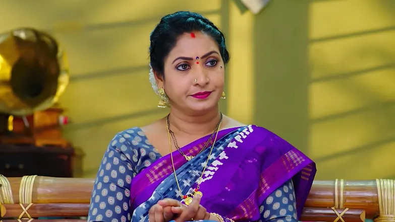 Balaji Slips a Ring onto Poorvika’s Foot Episode 250